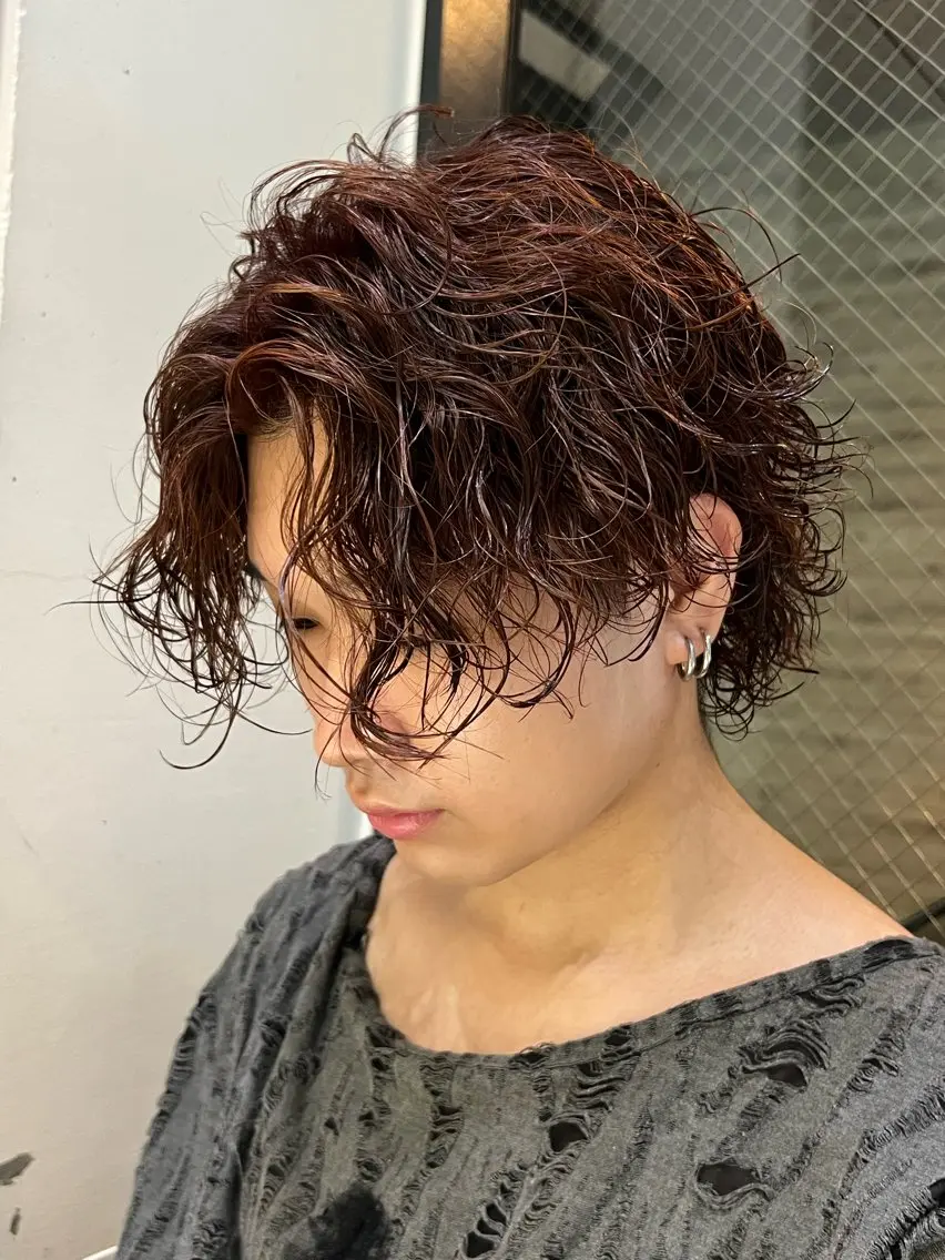 ミディアム パーマ メンズ ミディアムパーマ メンズパーマ カット パーマ トリートメント 🇺🇸サーフカール 🇺🇸ケンシロウのヘアスタイル