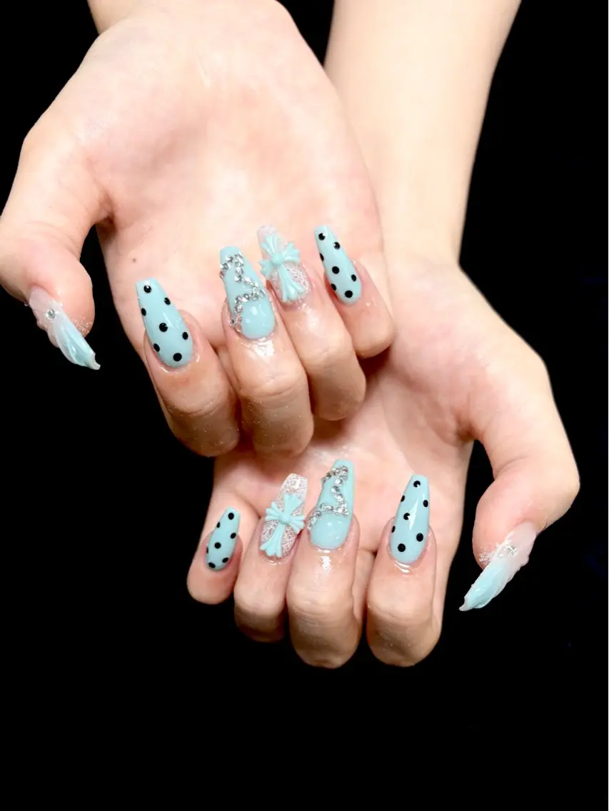 ネイル ハンドネイル ongles chicのネイルデザイン