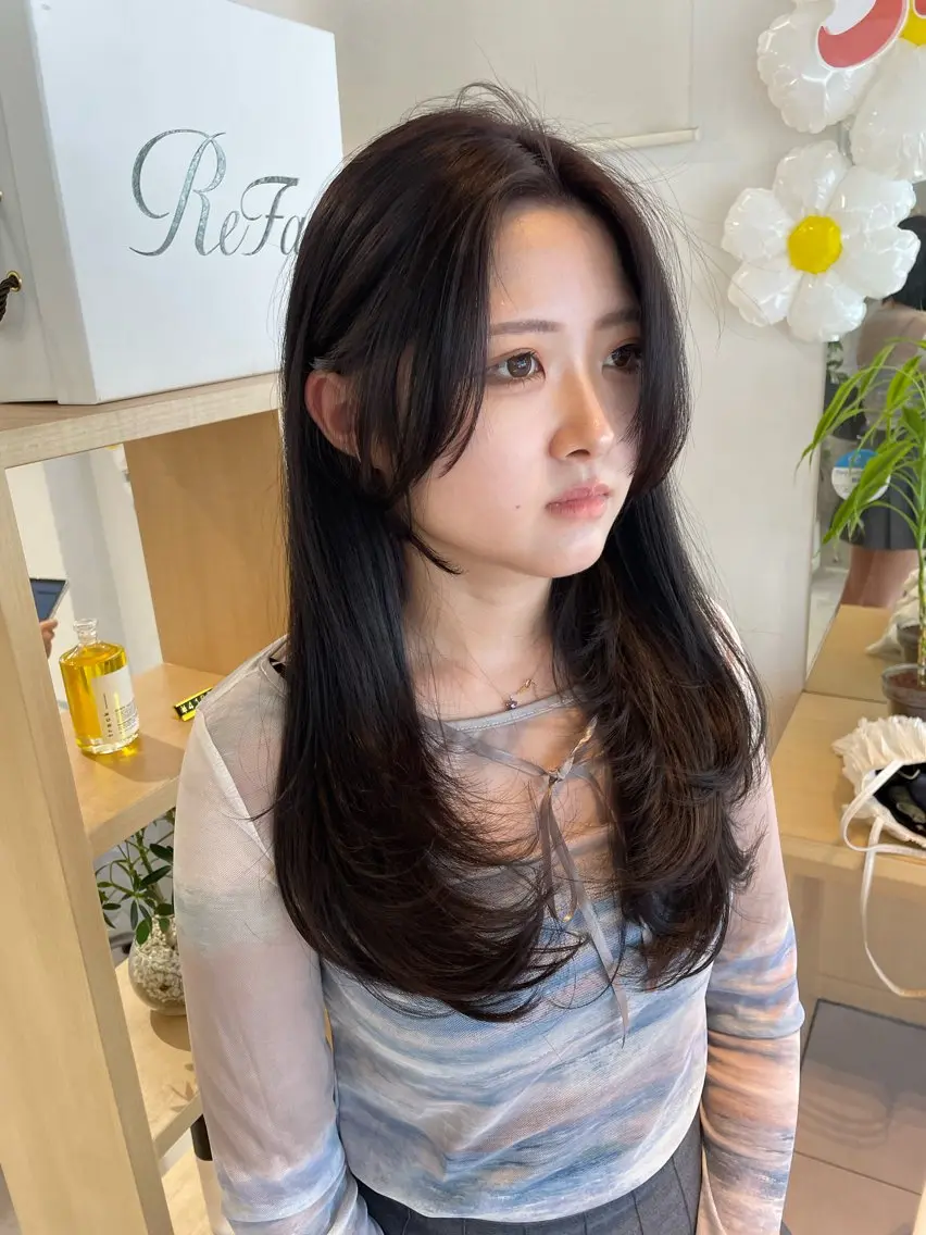 韓国式レイヤーカット+艶カラーの写真