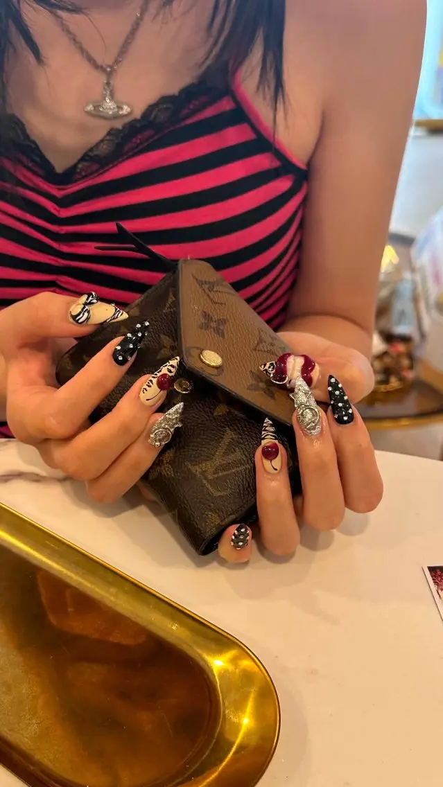 ネイル LE LUXE NAILSのネイルデザイン