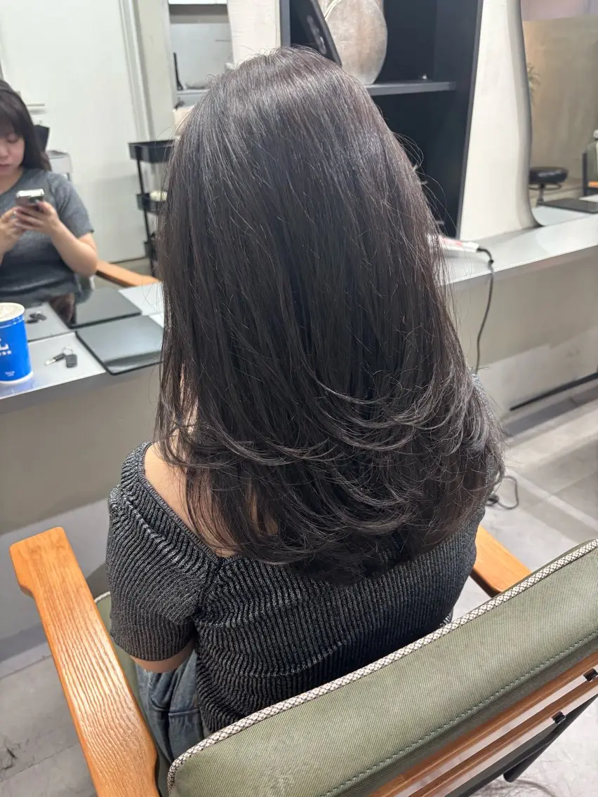セミロング セミロングレイヤー レイヤーカット nico麻生　長谷川 裕月のヘアスタイル