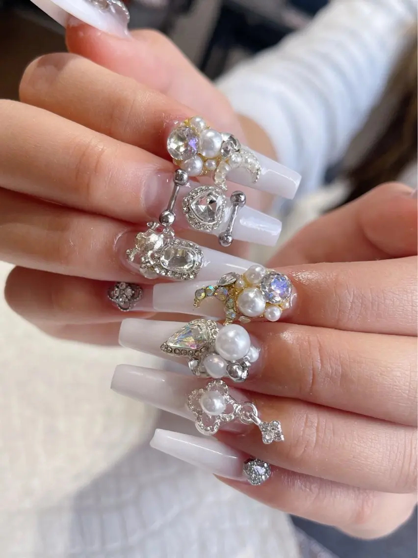 ミニモ学割5月限定💅スカルプ長さ出し10本パーツストーン乗せ放題の写真