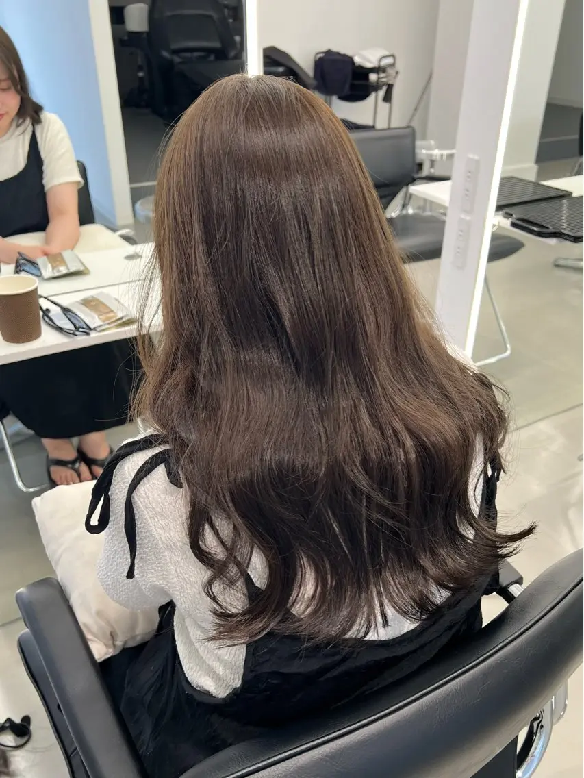 ミディアム カット ヘアカラー VISION 巻幡野花のヘアスタイル