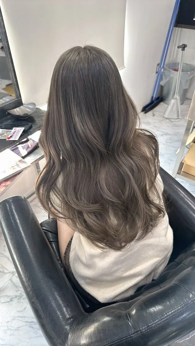 ロング DEAN AYAのヘアスタイル