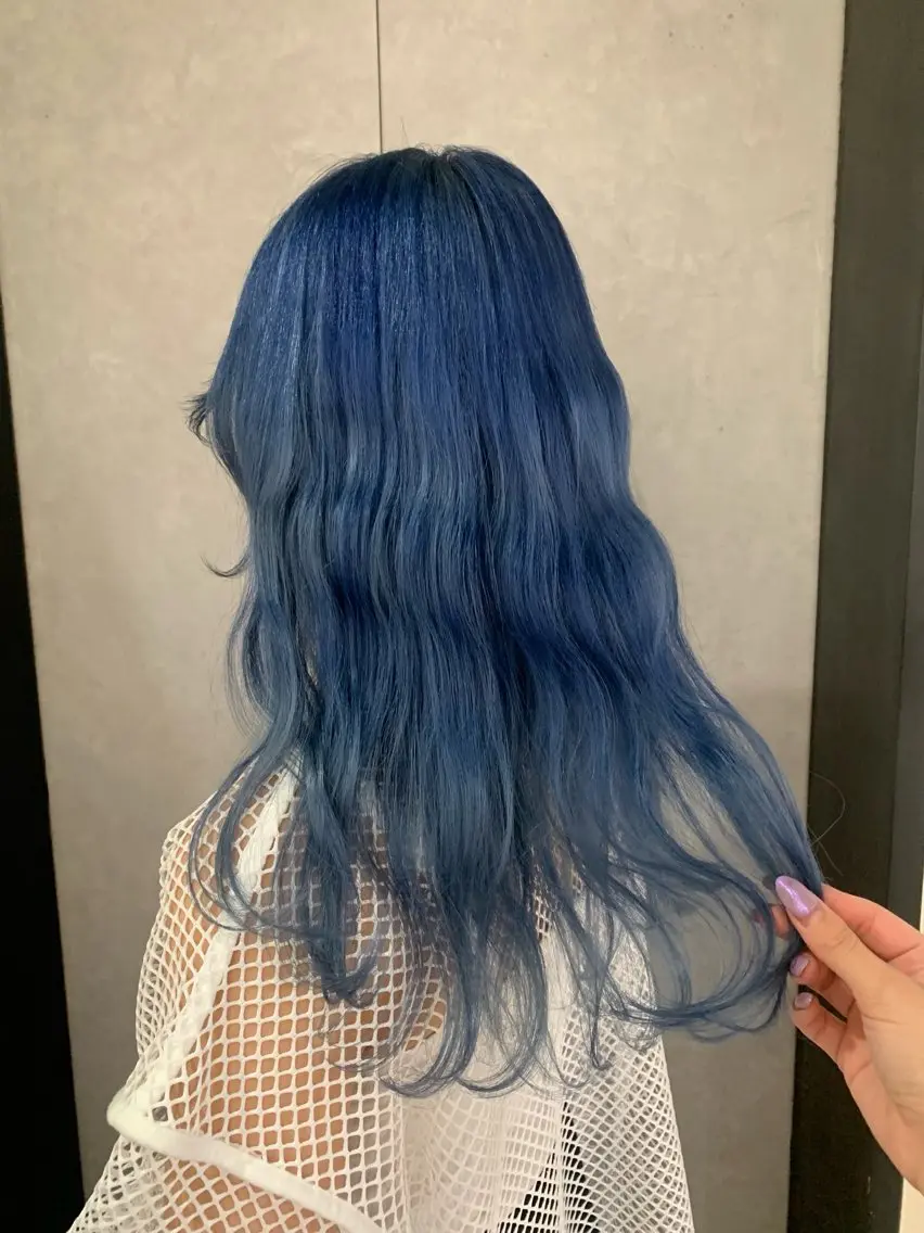 セミロング カラー ブリーチ ブルーカラー 韓国🎀中明度カラー リストSAKURAのヘアスタイル