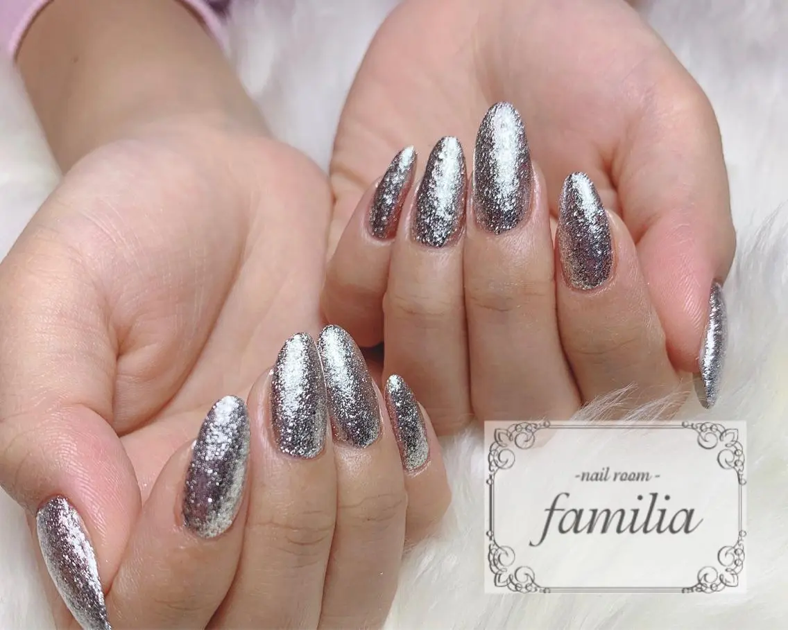 ネイル ラメ(グリッター) シルバー ハンドネイル -nailroom- familiaのネイルデザイン