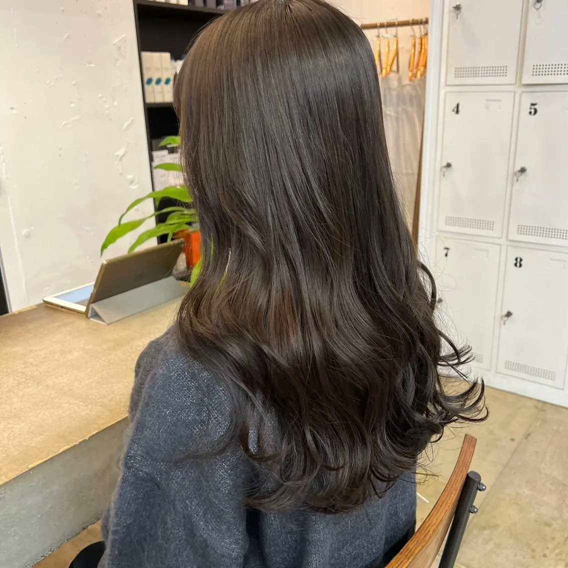 セミロング カラー ブラウンカラー 顔まわりカット✨艶髪 ✨髪質改善✨伴響佳のヘアスタイル
