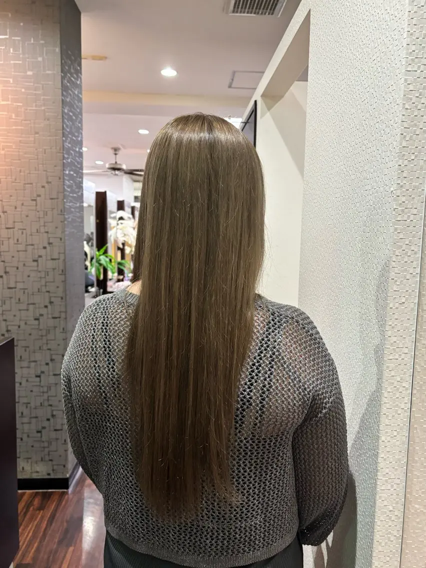 ロング カラー ベージュカラー ミルクティーベージュ ヘアカラー 田中 サキのヘアスタイル