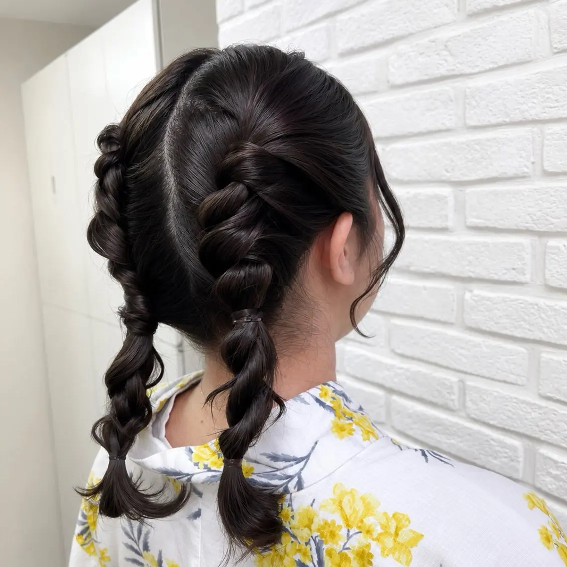 セミロング ツインテール Rinkaアレンジ/ 顔まわり/縮毛矯正のヘアスタイル