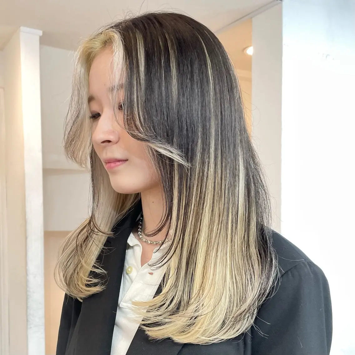 ロング カラー 顔まわりレイヤー レイヤーカット カット ヘアカラー トリートメント ヘアセット ハイトーン×レイヤー /遠藤将太のヘアスタイル