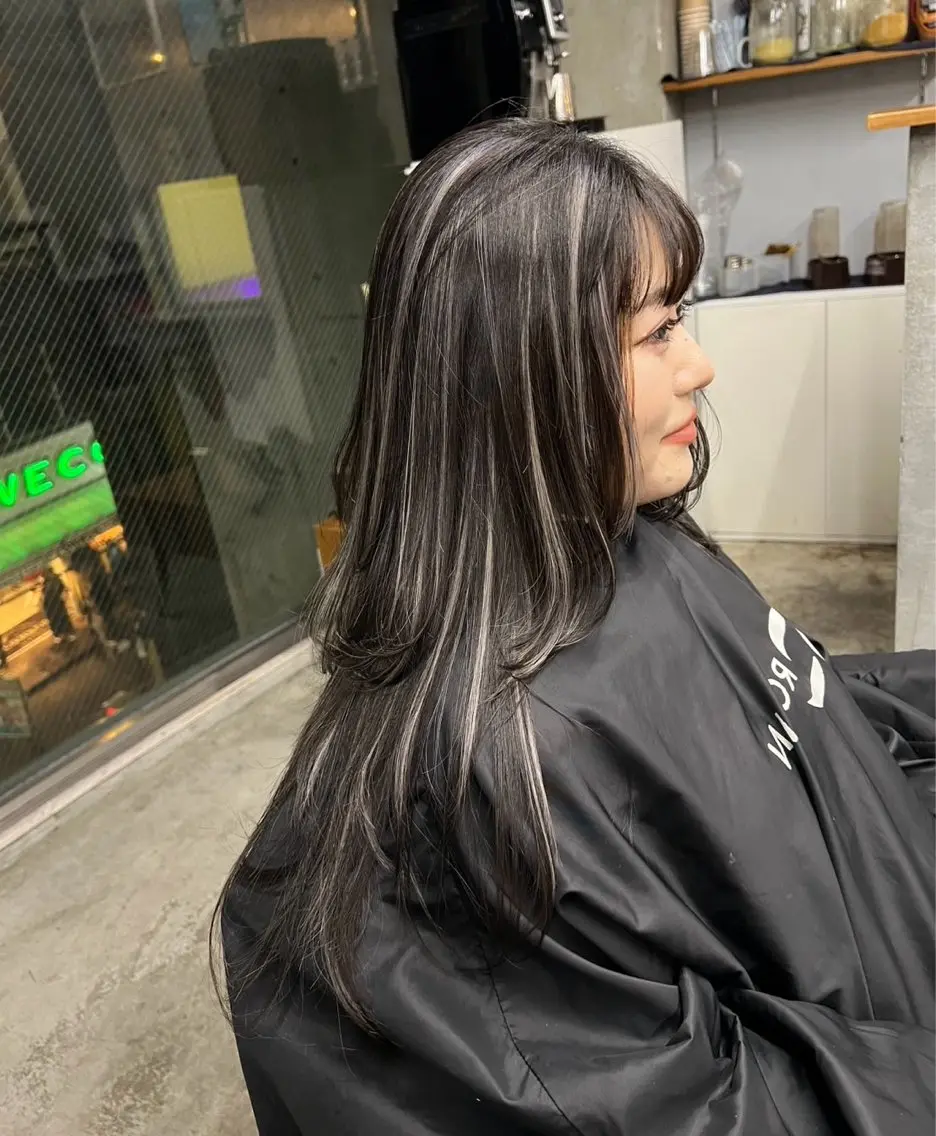 ロング カラー ダークグレー ダークグレージュ グレージュ ハイライトカラー ハイライト ヘアカラー トリートメント 指名数No.1 /NAOYAのヘアスタイル