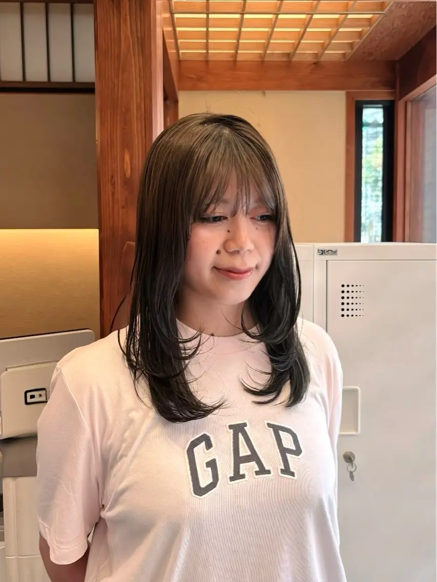 セミロング カラー 透明感カラー グレージュ オリーブグレージュ オリーブグレー 顔まわりレイヤー ヘアカラー saho ⟡.·のヘアスタイル