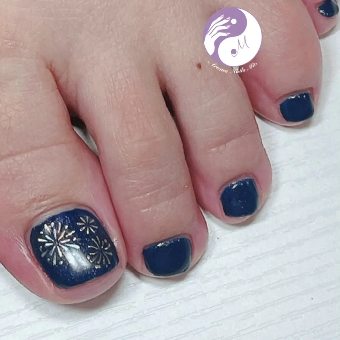 ネイル アートネイル ジェルネイル ワンカラーネイル 赤色 フットネイル .Nails Mio 赤羽西ネイルサロンのネイルデザイン