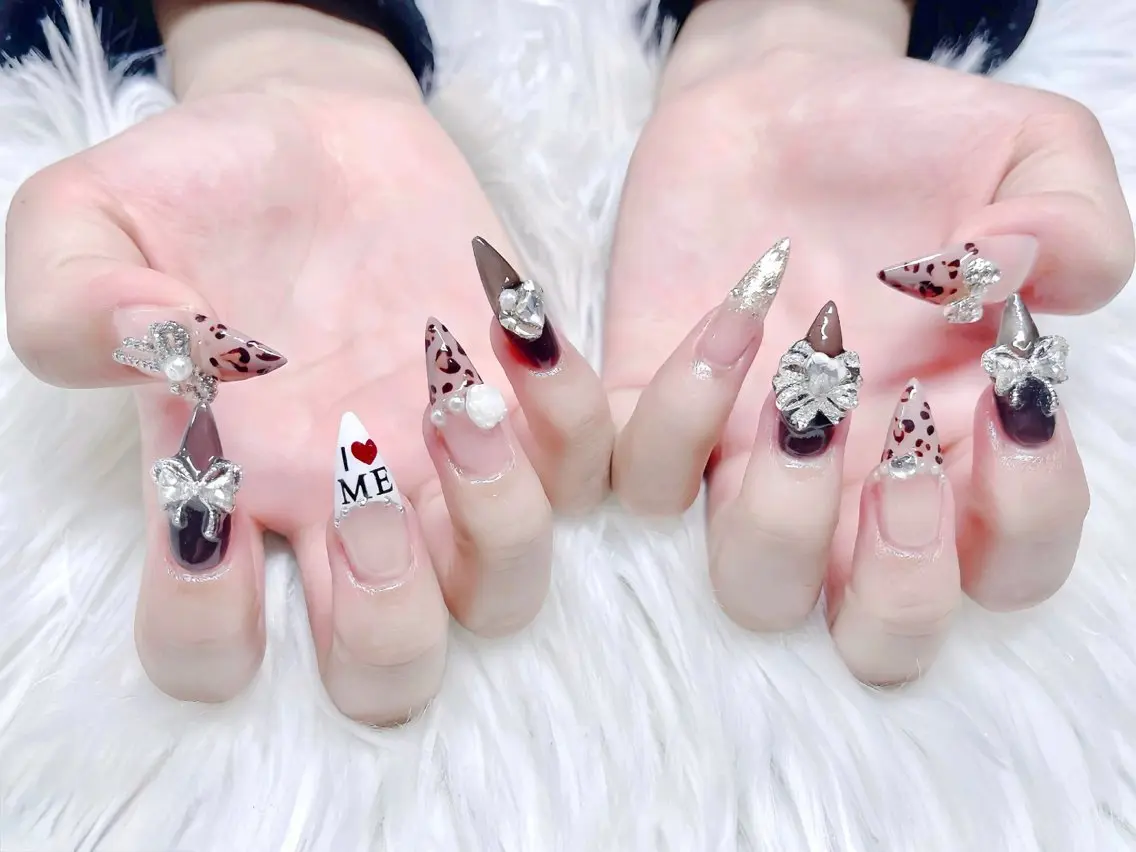 ネイル フットネイル ジェルネイル 韓国ネイル マグネットネイル 持ち込み ハンドネイル AKIKO ネイルサロンのネイルデザイン
