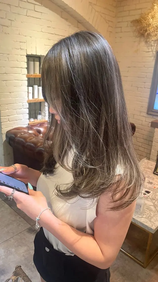 カラー 川原田 華央のヘアスタイル
