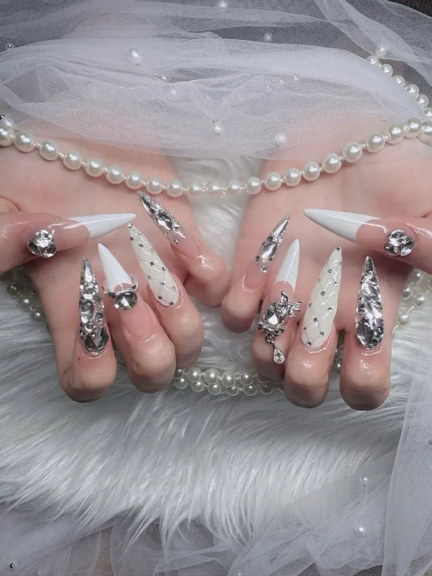 ネイル アートネイル ボルドー フレンチネイル ジェルネイル 氷ネイル・うるうるネイル ハンドネイル Julie NailSalonのネイルデザイン