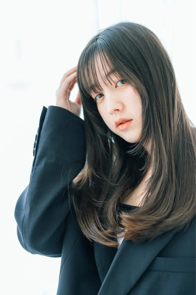 ロング 顔まわりレイヤー ハイレイヤー レイヤーカット 臺 佳連のヘアスタイル