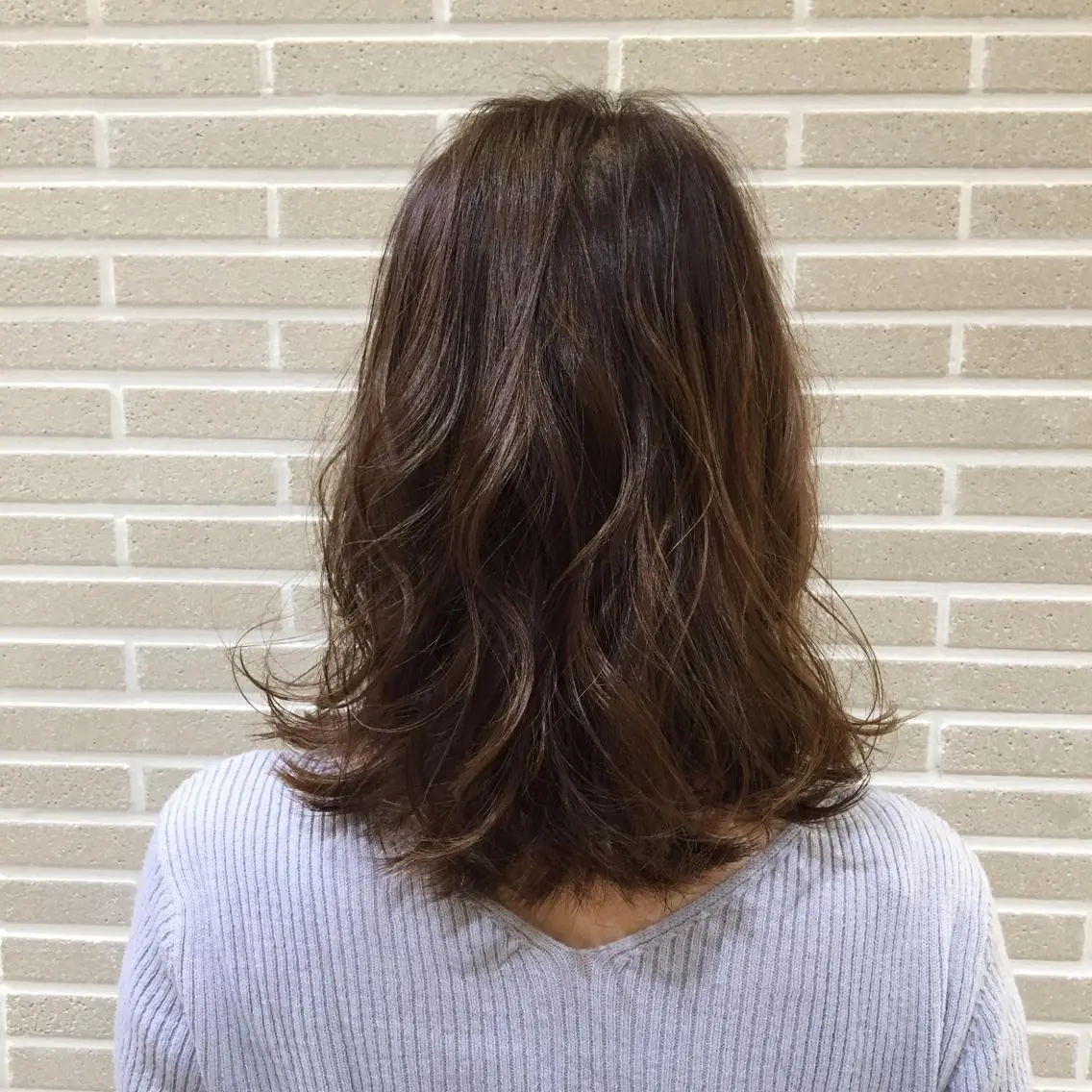セミロング カラー パーマ ヘアアレンジ 透明感カラー イルミナカラー トリートメント カット パーマ トリートメント 山北 咲子のヘアスタイル
