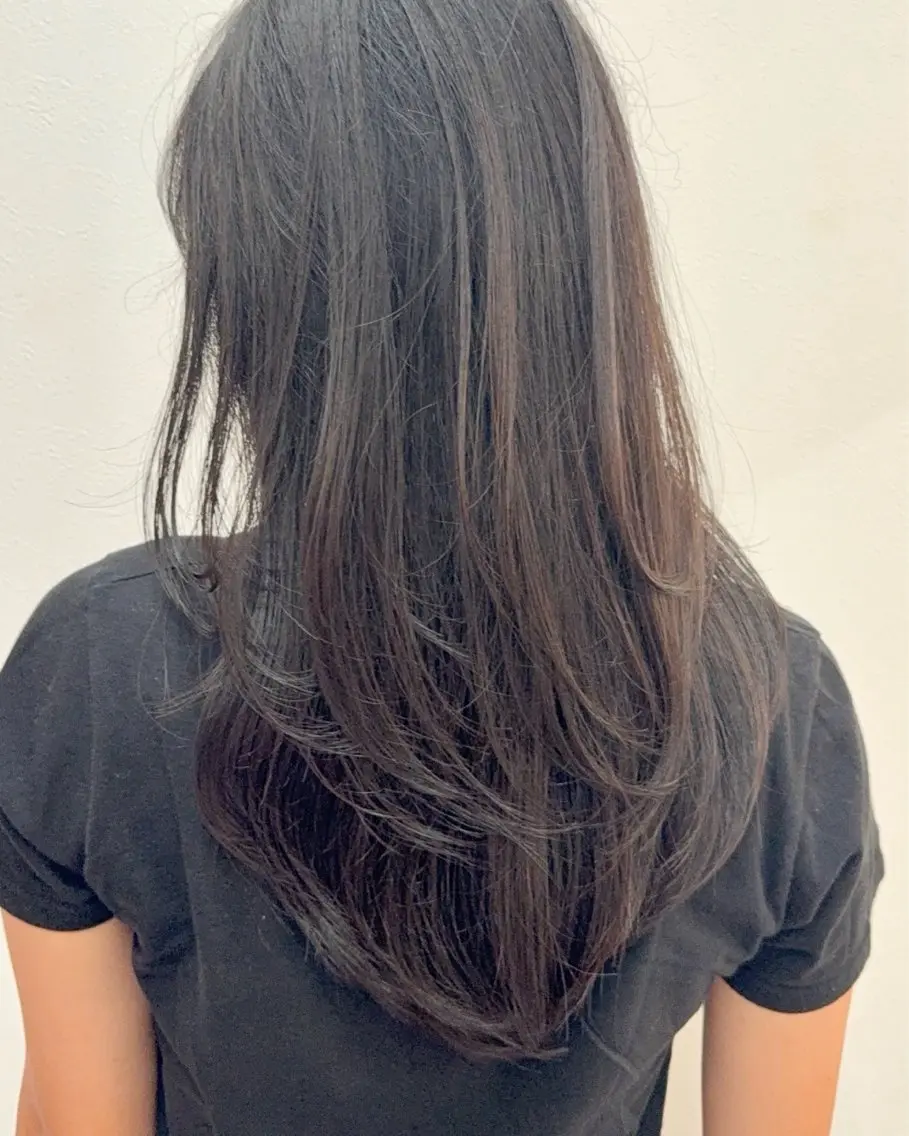 ロング ロングレイヤー レイヤーカット ロング 浦辻 夏紀のヘアスタイル