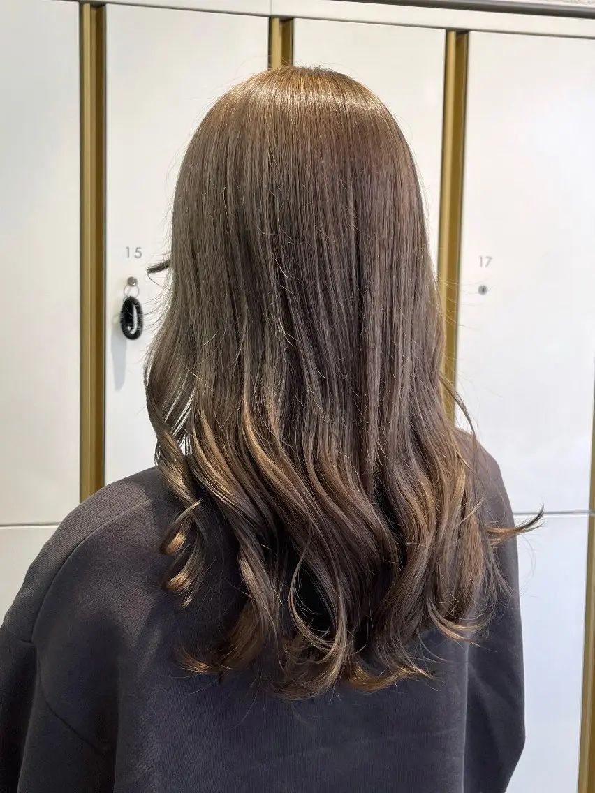 カラー ブリーチ グレージュ オリーブグレージュ オリーブグレー ミユウ🌼ブリーチ / ダブルカラーのヘアスタイル