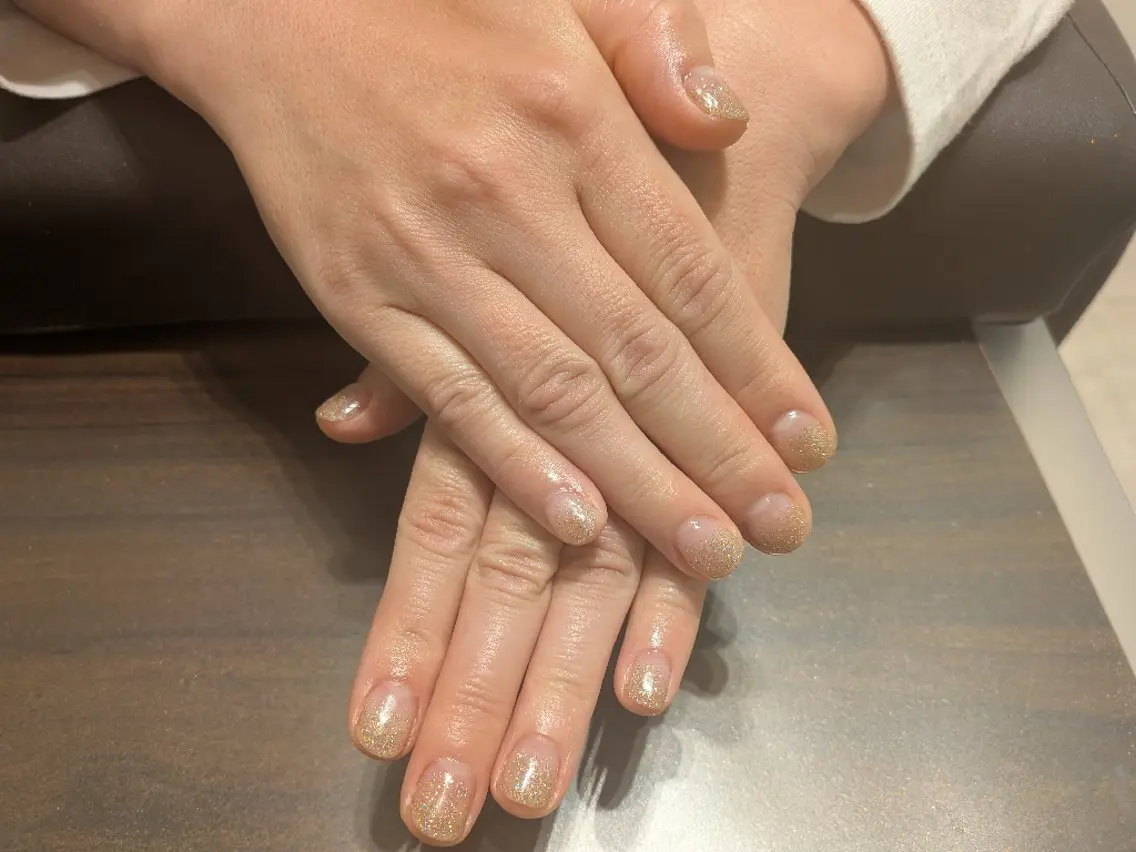 ネイル ゴールド グラデーション キラキラネイル ラメ(グリッター) ラメグラデーション 増田 ネイルステーションのネイルデザイン