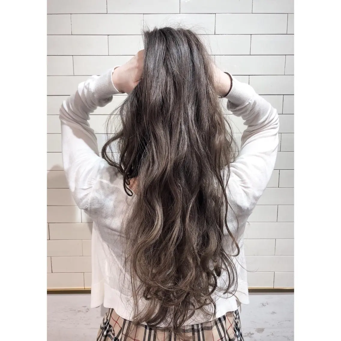 ロング EIGHT plum TOKIOリミテッドのヘアスタイル