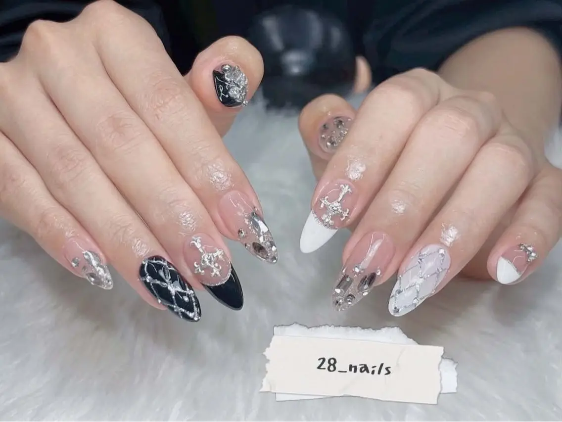 ロング トゥー フエンのネイルデザイン