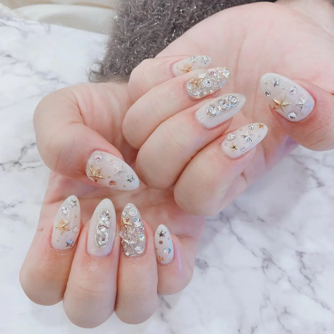 ネイル キラキラネイル ストーンネイル 冬ネイル クリスマス Nail salon Stellaのネイルデザイン