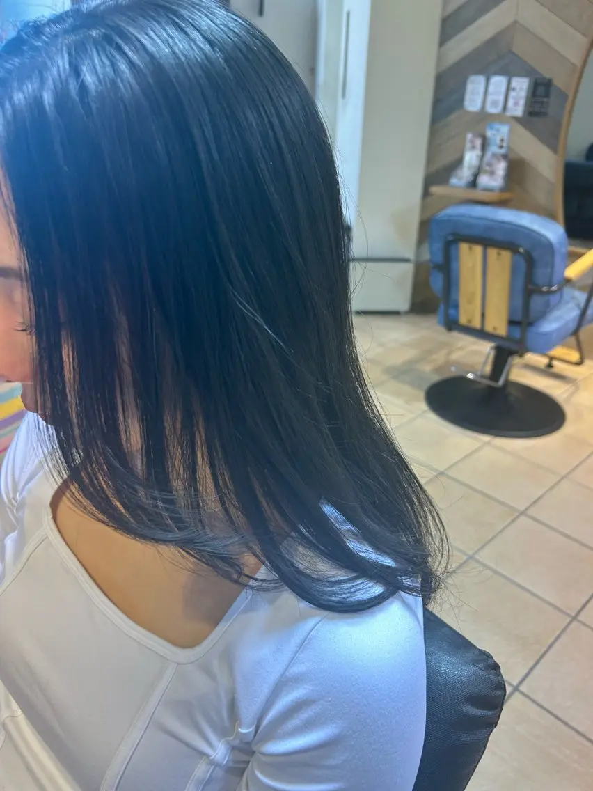 ロング ロングレイヤー レイヤーカット ロング 艶髪特化矯正カット ✨️MOMOEのヘアスタイル