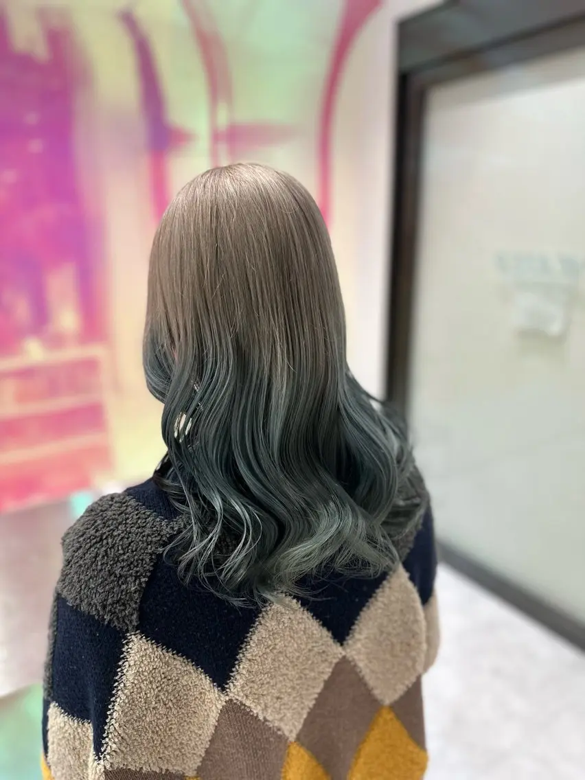 セミロング カラー グラデーションカラー ヘアカラー ヘッドスパ 🫧ハイトーン🫧 ベージュ🫧徹哉のヘアスタイル