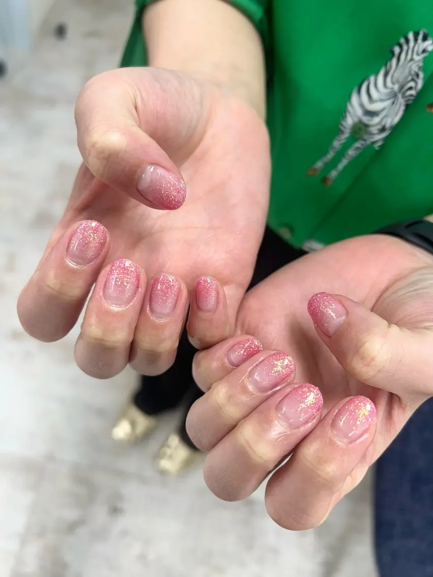 ネイル ラメ(グリッター) ラメグラデーション 吉田 里菜のネイルデザイン