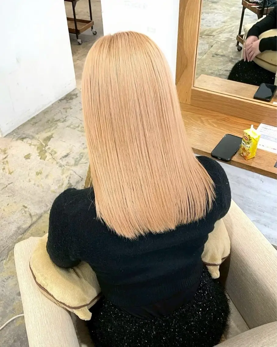 ロング ヘアカラー miyu カット・ハイトーンのヘアスタイル