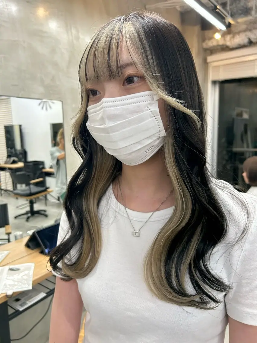 ロング カラー ベージュカラー ブリーチ イヤリングカラー インナーカラー ホワイトベージュ RYOSUKE ハイトーンのヘアスタイル
