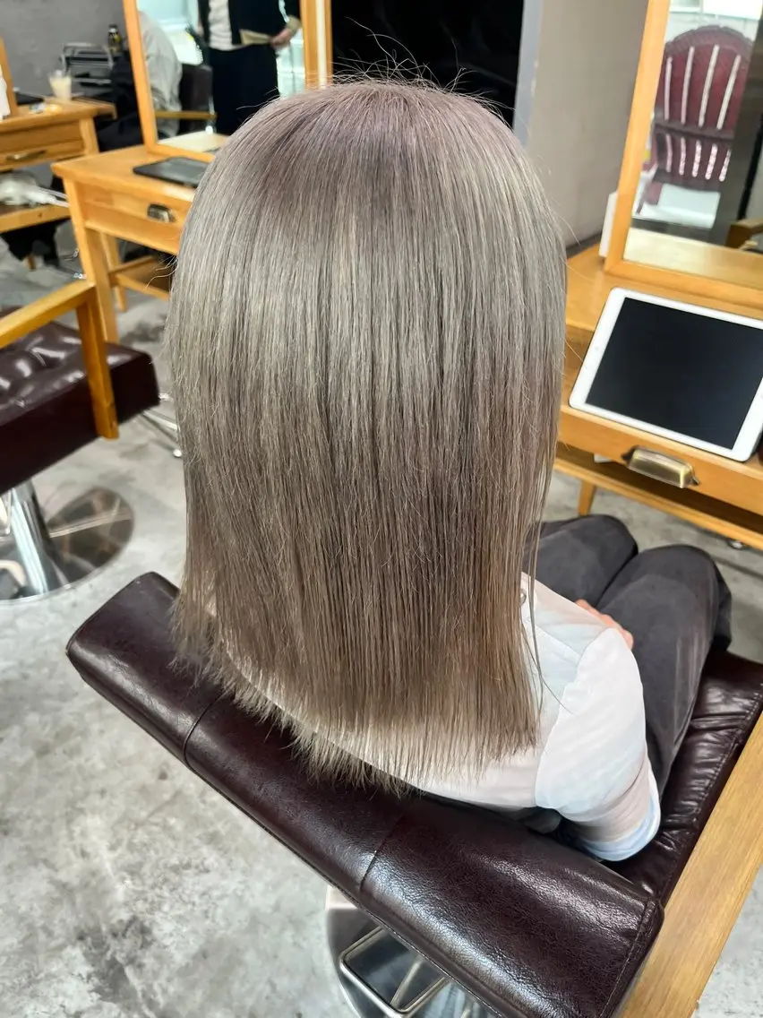 カラー 秋山 美奈のヘアスタイル