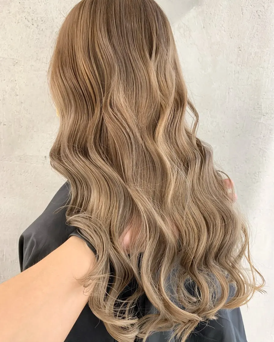 ロング 外国人風カラー ハイライト 海 人のヘアスタイル