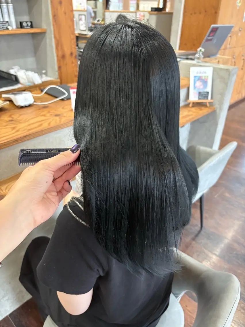セミロング カラー 黒髪 ブルーカラー ブルーブラック ヘアカラー ルプラボウ/豊川 篠島 みなみのヘアスタイル