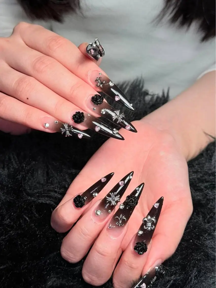 ネイル アートネイル ボルドー フレンチネイル ジェルネイル 氷ネイル・うるうるネイル ハンドネイル Julie Nail Hinのネイルデザイン