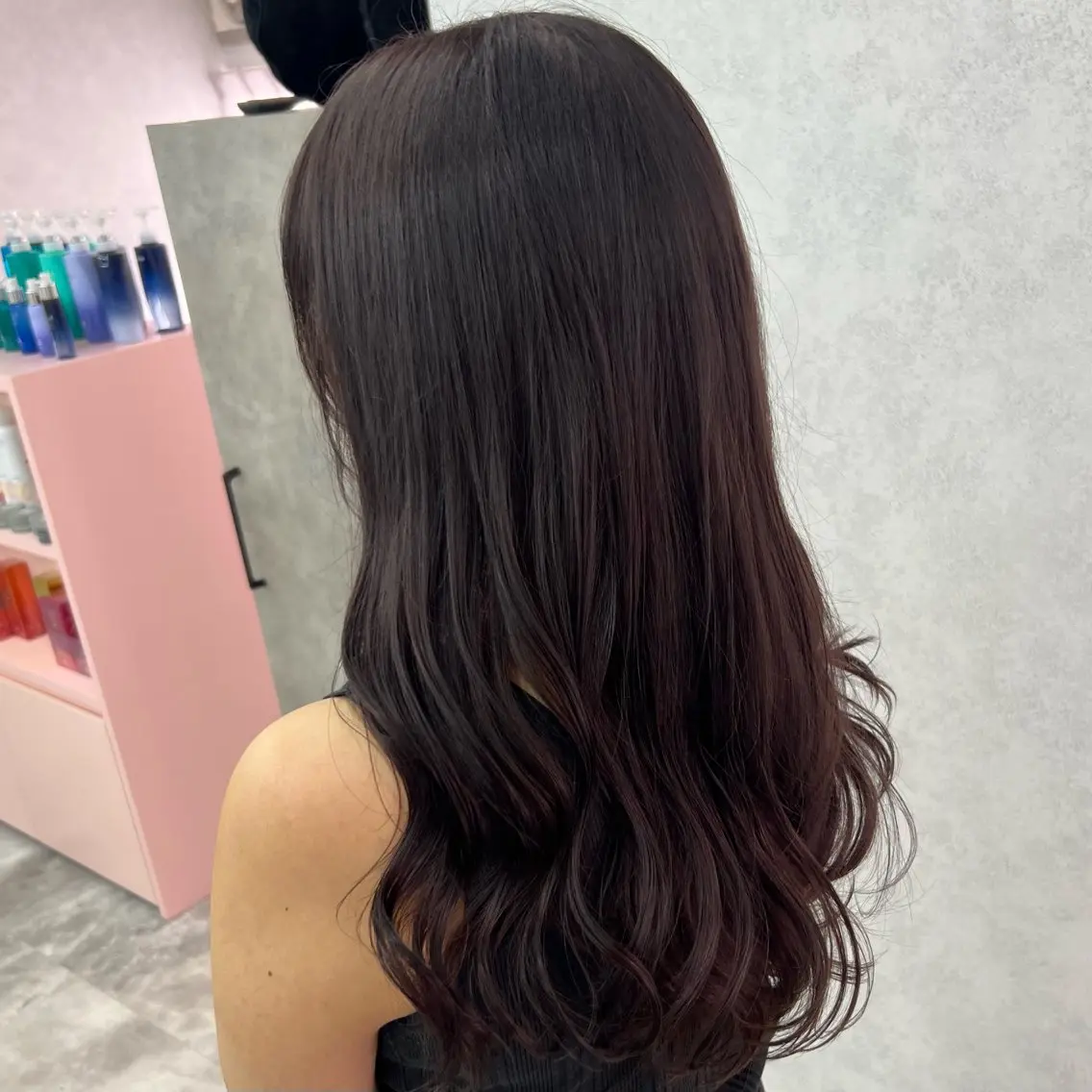 セミロング バイオレットブラウン ヘアカラー 岸下 理緒のヘアスタイル