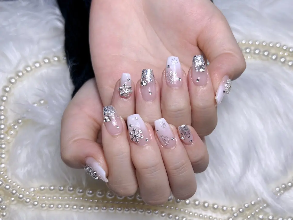 ネイル 長さ出し フレンチネイル ガラスフレンチ キラキラネイル リボン Moa nailのネイルデザイン