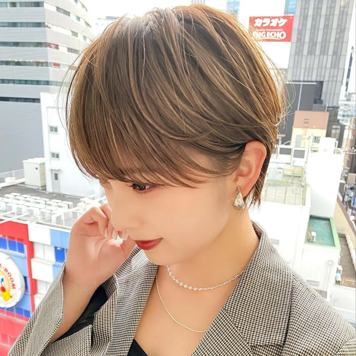 ショート カラー ブリーチ ケアブリーチ ダブルカラー ハイライトカラー イルミナカラー 中北篤志 ショートボブのヘアスタイル
