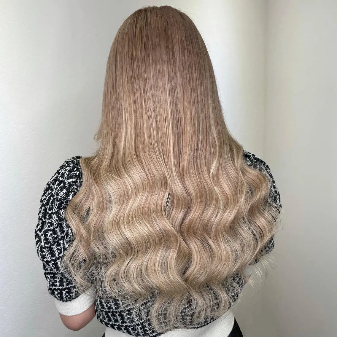 ロング カラー シールエクステ ベージュカラー ブリーチ ケアブリーチ ダブルカラー KEISUKE🐶 カラー✨エクステのヘアスタイル