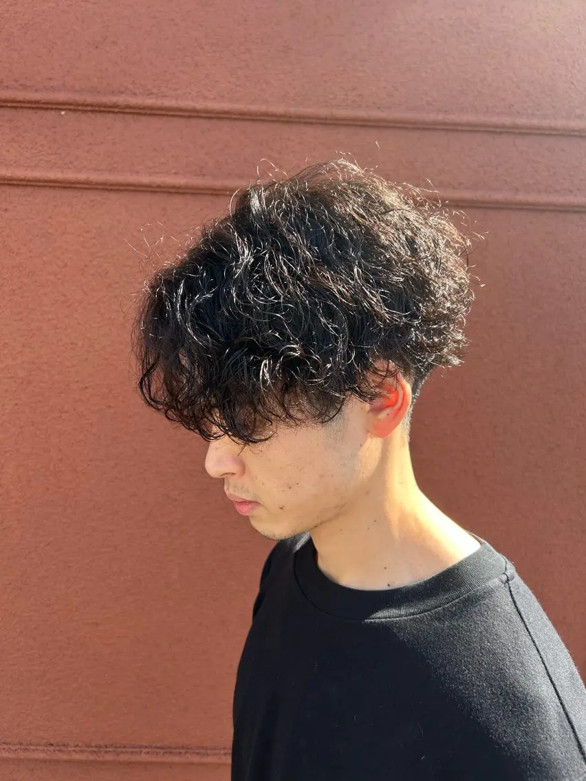 ミディアム メンズ ミディアムパーマ センターパート メンズパーマ 福井 太暉のヘアスタイル