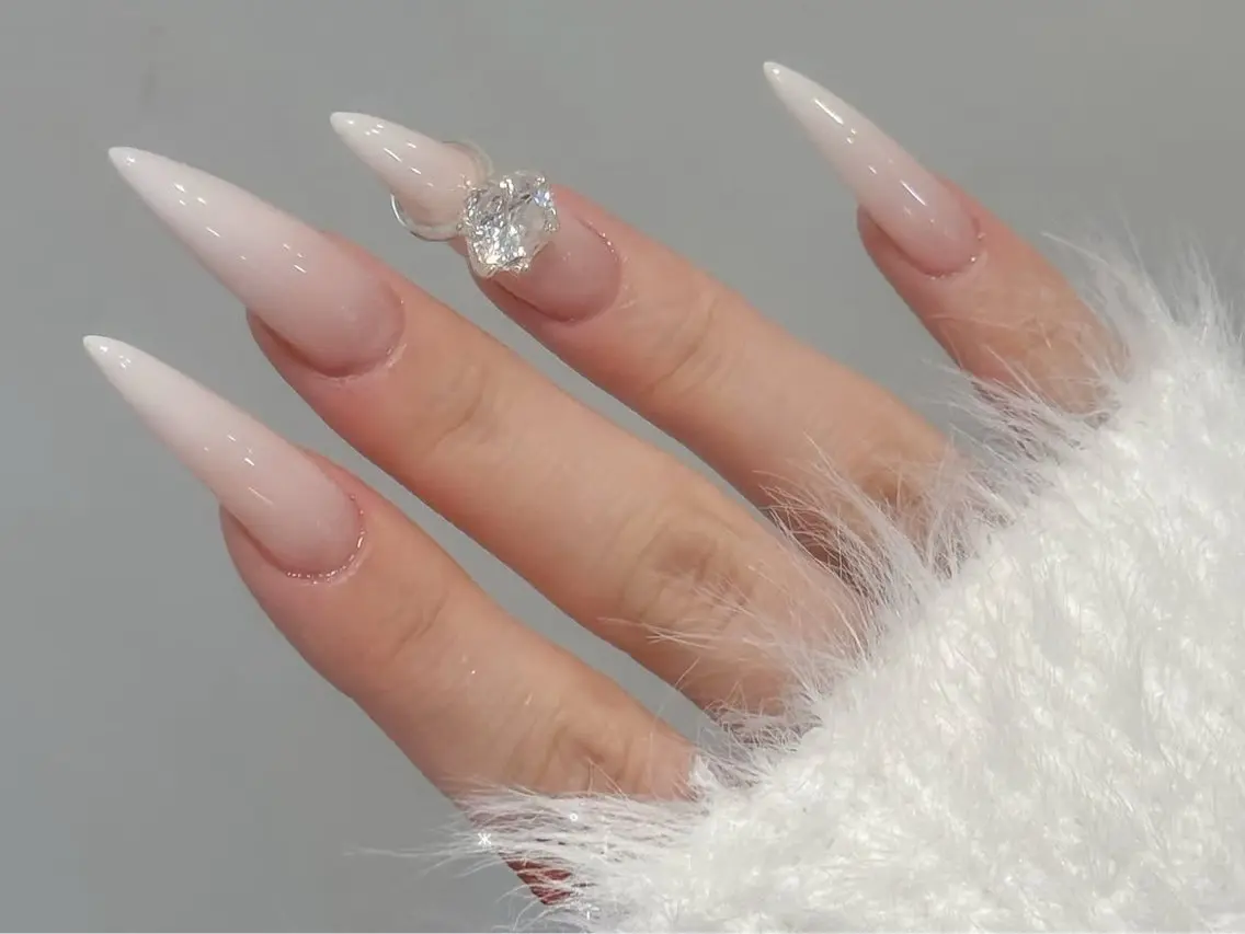 ネイル オーロラネイル チークネイル フットネイル フレンチネイル ジェルネイル ハンドネイル ハンドケア NEW NAIL💞 yuki🔥のネイルデザイン