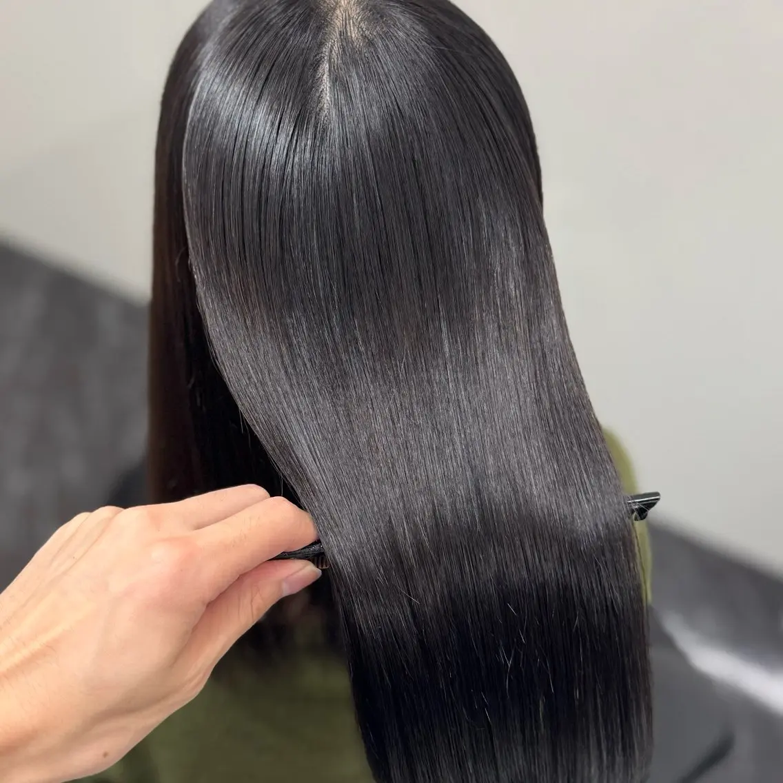 ロング カラー パーマ ヘアアレンジ メンズ キッズ メンズ韓国風 黒髪 ブルーカラー ブルーブラック レッドカラー 髪質改善Ⅰ透明感 艶カラーⅠたつやのヘアスタイル