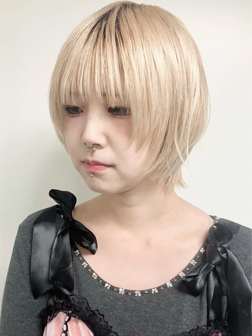 ショート ボブ ショートヘア ウルフカット fumika推しカラ ー/デザインカラーのヘアスタイル