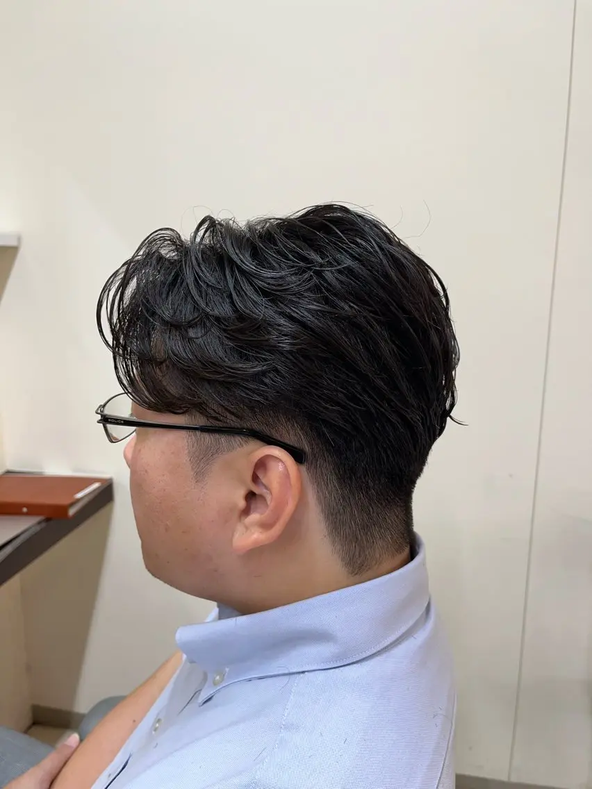 ショート パーマ メンズ センターパート メンズパーマ ニュアンスパーマ 🧊メンズ特化🧊 高木航希のヘアスタイル
