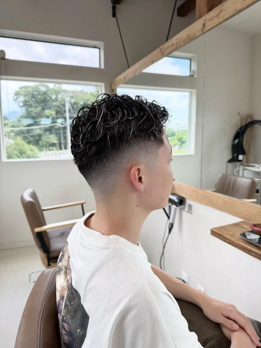 メンズ フェードカット メンズハイライト カット 鈴木 妃帆未のヘアスタイル