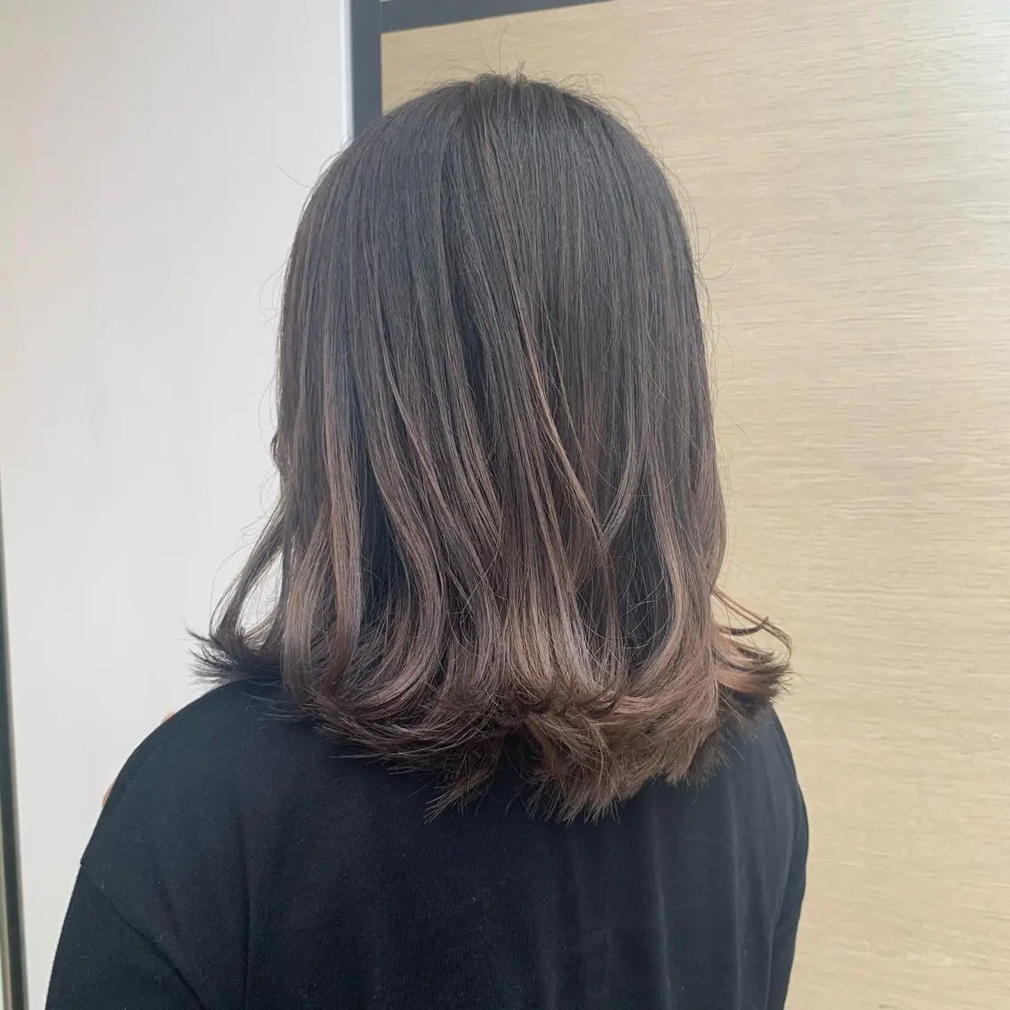 セミロング レイヤーカット ウスイ ハルカのヘアスタイル