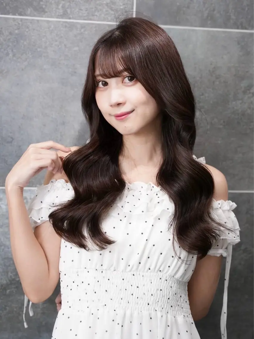 ミディアム カラー ヘアアレンジ カット 韓国艶カラー🇰🇷 EWA💙のヘアスタイル