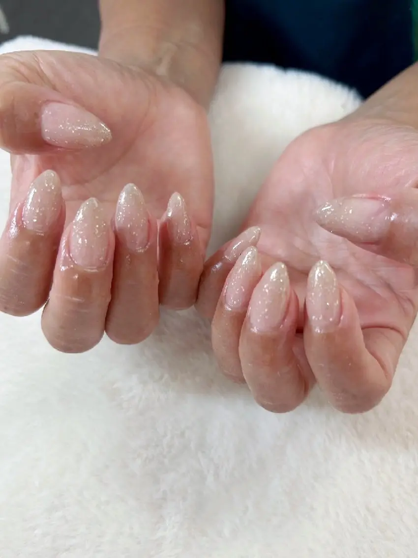ネイル グラデーション ラメ(グリッター) ラメグラデーション オフィスネイル シンプルネイル 心斎橋Salon Epokkuのネイルデザイン